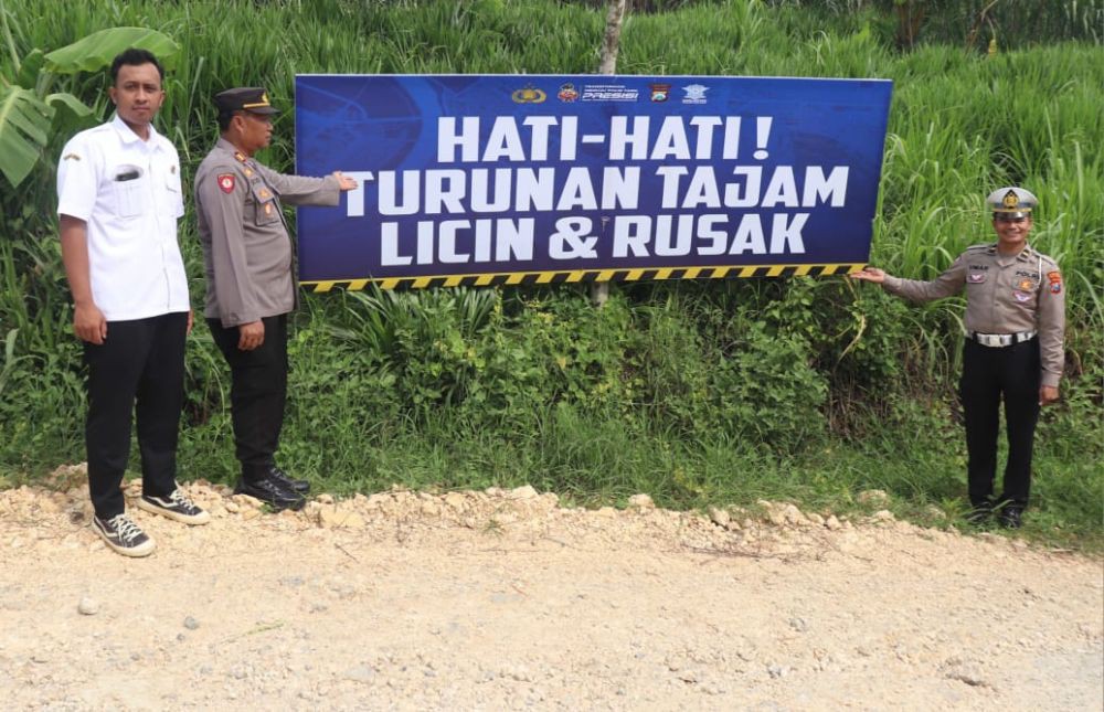 Waduh, Jalur Wisata ke Malang Selatan Rusak Parah