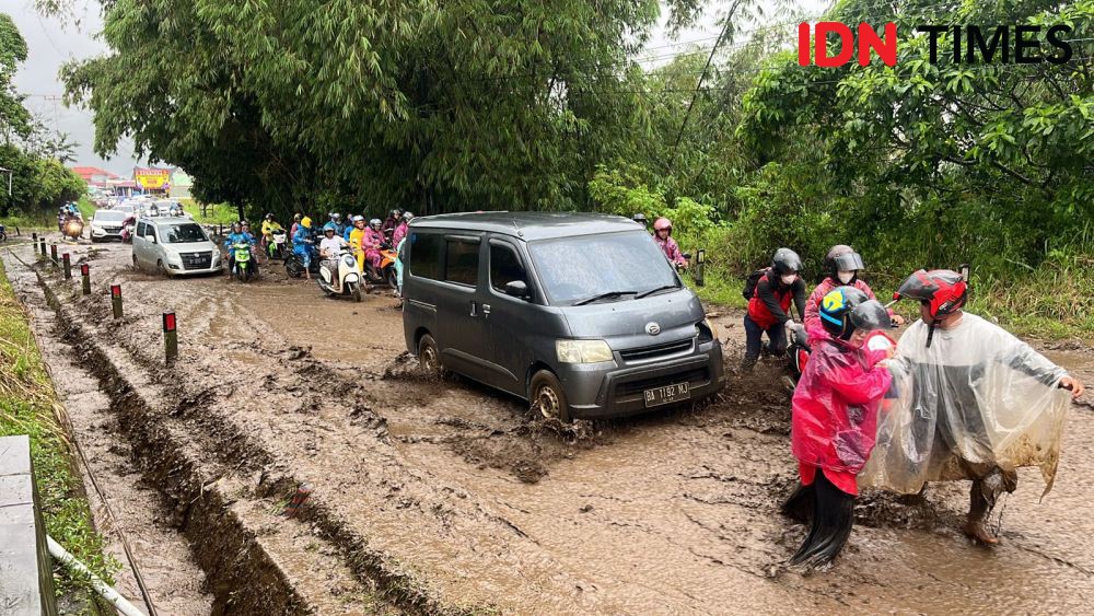 Banjir Lahar Gunung Marapi Hantam Permukiman Warga di Kabupaten Agam  