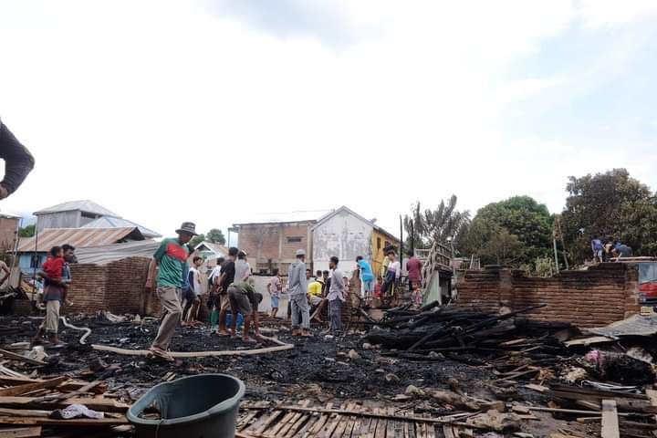 Dipicu Korsleting Listrik, 17 Rumah Warga di Bima Hangus Terbakar