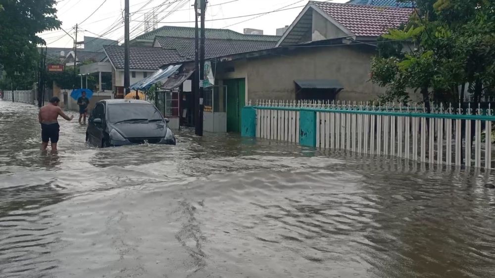 Banjir Rendam Rumah Warga Perumahan di Balaraja Tangerang