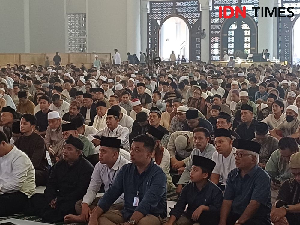 40 Ribu Jemaah Salat Idul Fitri di Masjid Al Akbar Surabaya