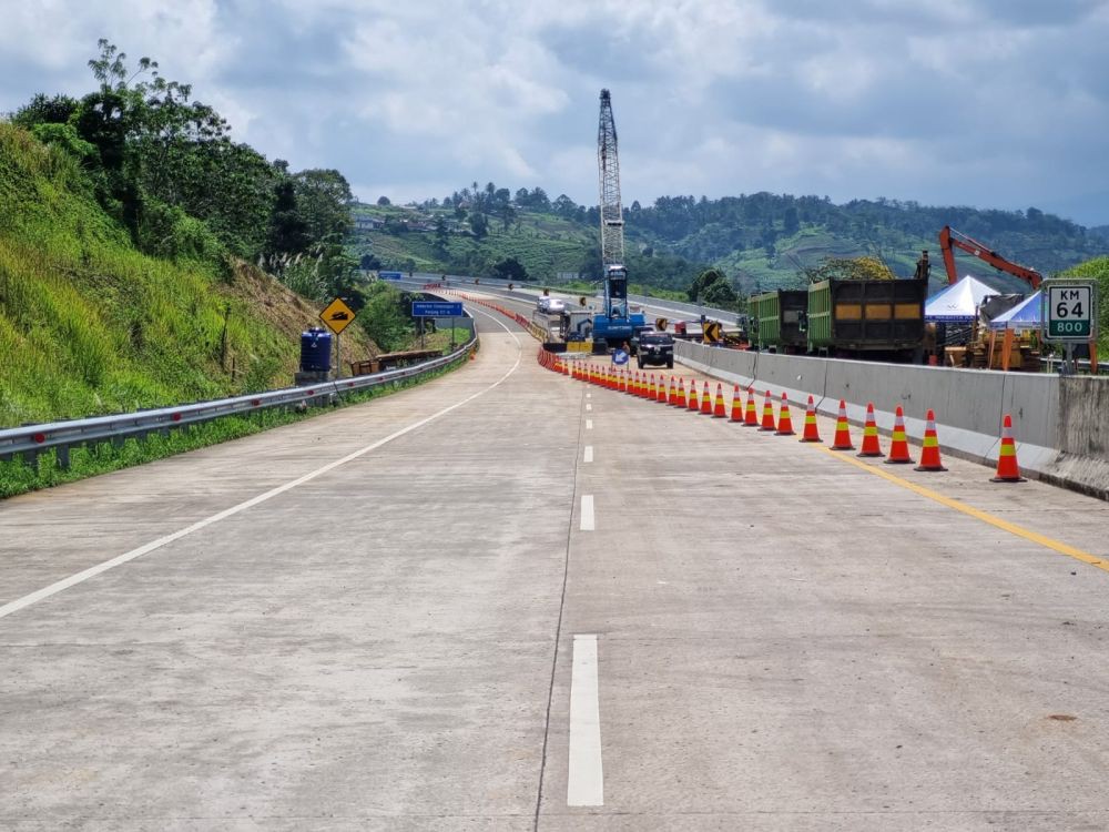 Wisatawan Membludak, Jalan Tol Jagorawi Arah Puncak Berlaku Contraflow