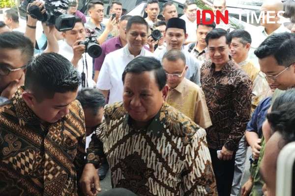 Prabowo Bersama Titiek Soeharto Hadiri Open House Dasco