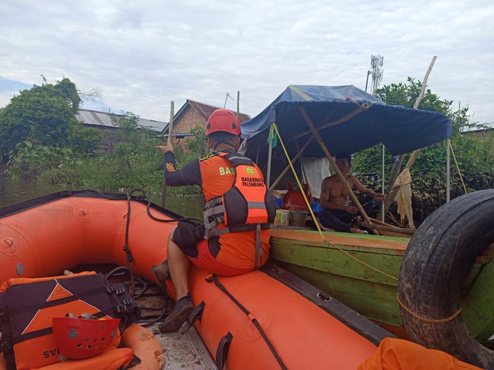 Pria Mabuk di Palembang Diduga Jatuh ke Sungai Borang