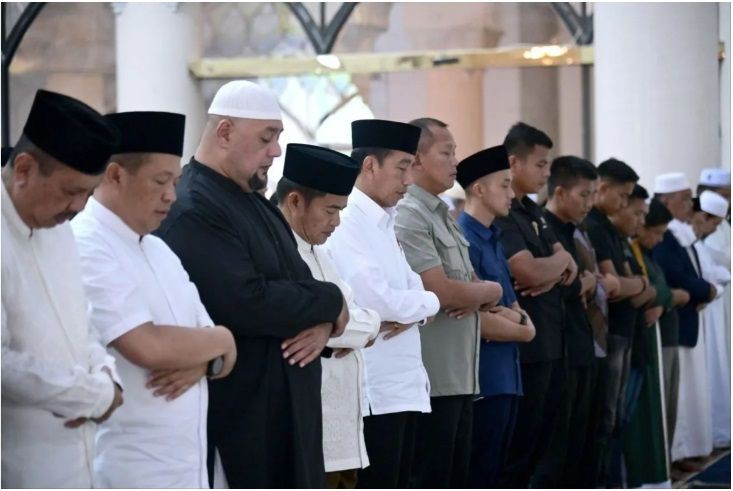 Warga Medan Terkejut Presiden Jokowi Salat Jumat di Masjid Agung