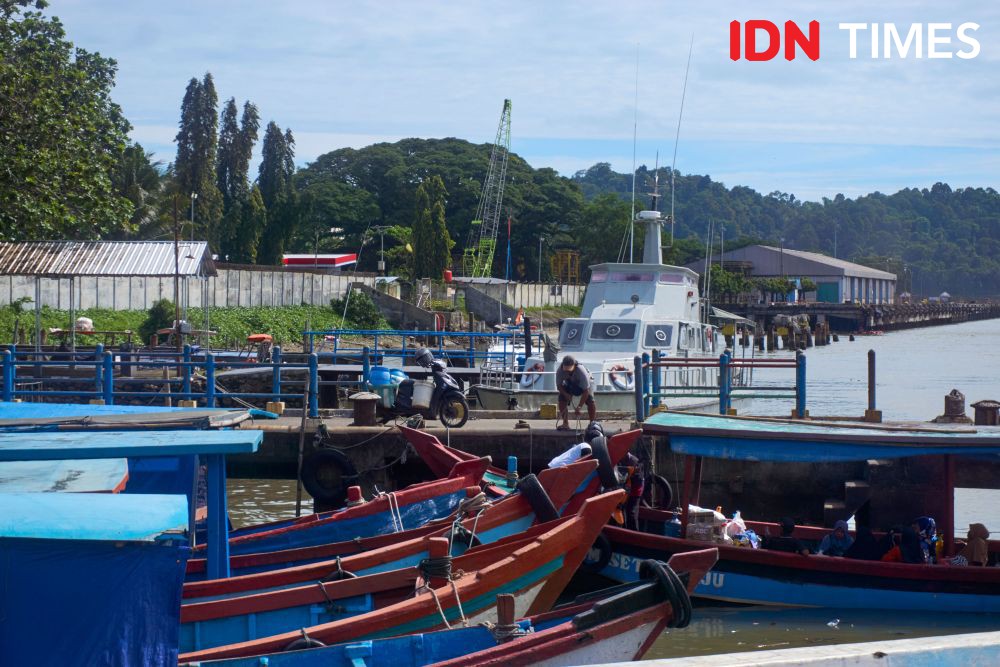 [FOTO] Pelabuhan Sleko, Membuka Keterisolasian Warga Kampung Laut