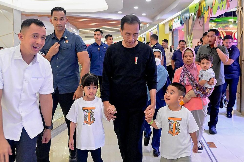 Jokowi Ikut Macet-macetan ke Hillpark hingga Pasar Buah Berastagi