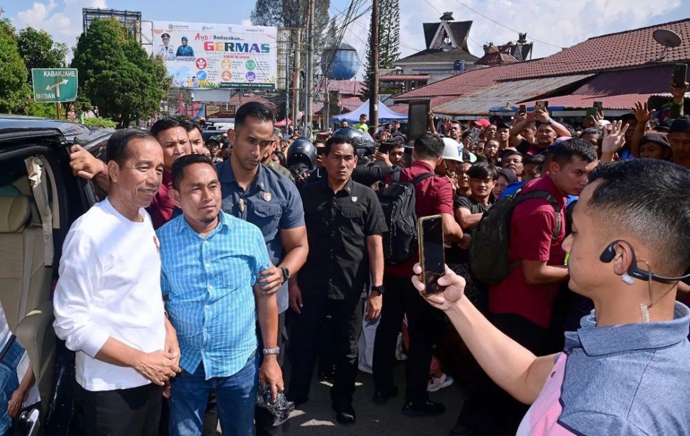 Jokowi Ikut Macet-macetan ke Hillpark hingga Pasar Buah Berastagi