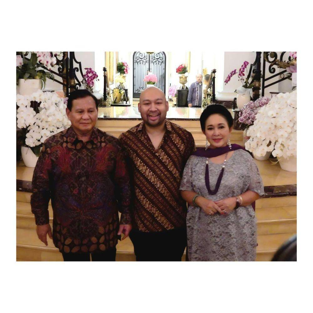 Gaya Busana Dan Dekorasi Acara Ulang Tahun Titiek Soeharto