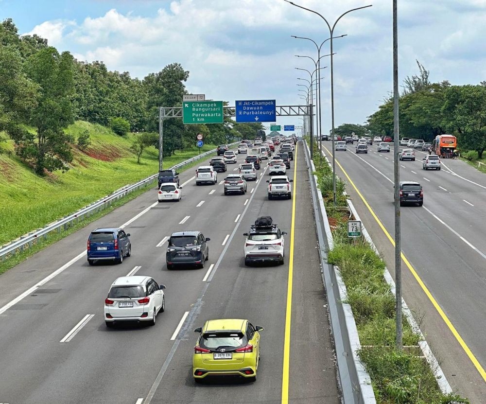 Ada Perbaikan Di Tol Jakarta Cikampek Kendaraan Lewat 3366