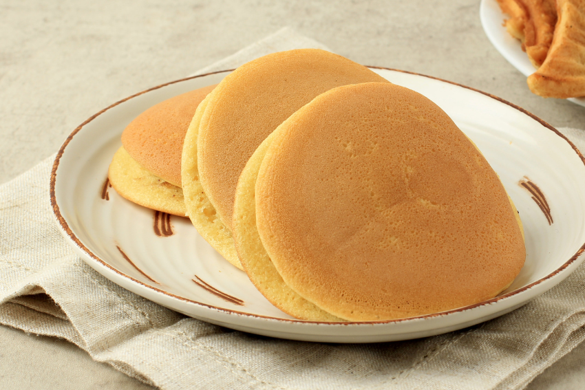 [QUIZ] Yakin Kamu Tahu Perbedaan Apem dan Dorayaki Ini?