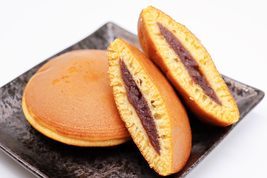 [QUIZ] Yakin Kamu Tahu Perbedaan Apem dan Dorayaki Ini?