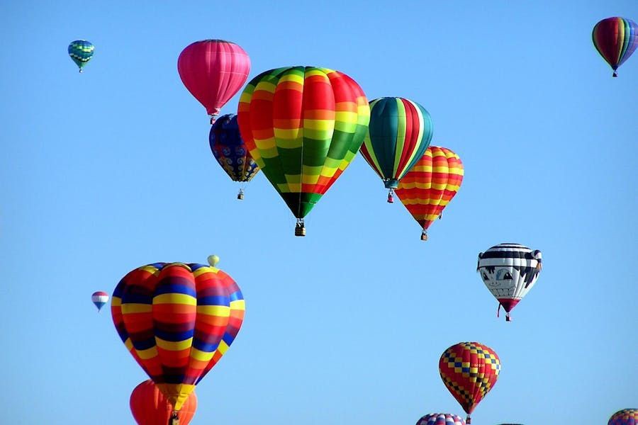 Bagaimana Cara Balon Udara Bisa Terbang Tinggi Meski Berat?