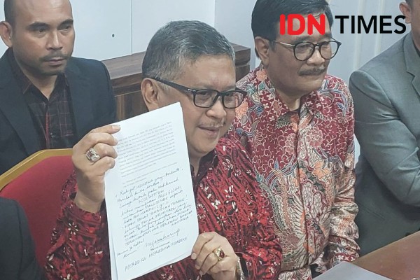 Hasto Sentil Jokowi: Krisis Geopolitik tapi Sibuk Urus Nasib Keluarga