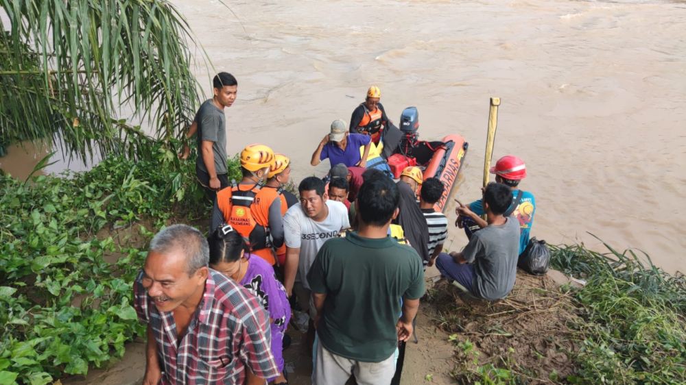 Arus Banjir Bandang Muratara Seret Lansia Hingga Hilang