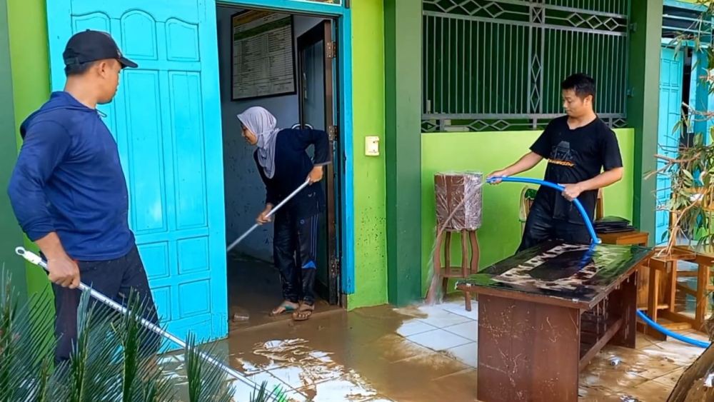 Banjir Trenggalek, 4 Rumah dan 1 Masjid Rusak