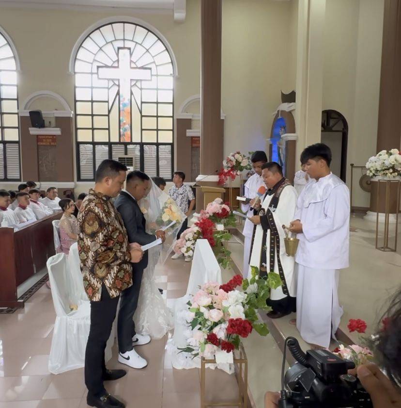 8 Potret Pemberkatan Nikah Bharada E Dan Ling Ling