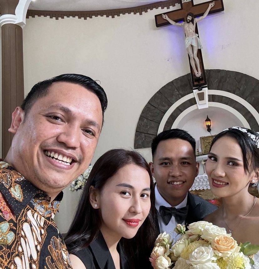 8 Potret Pemberkatan Nikah Bharada E Dan Ling Ling