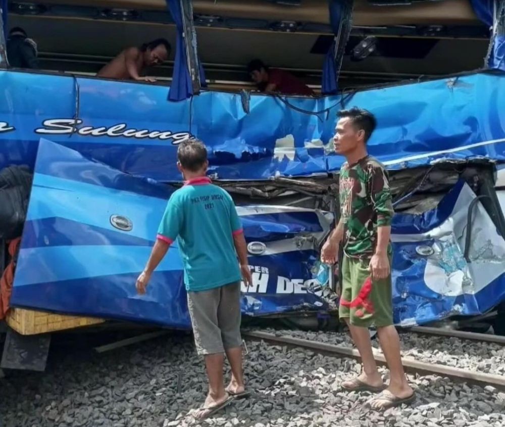 Sebelum Tabrak Bus, Masinis KA Bunyikan Semboyan 35 Kali