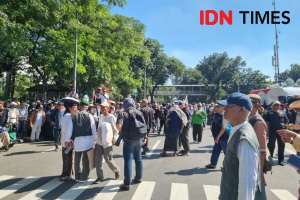 Buntut Putusan Hasil PHPU, Massa Teriak Gantung Jokowi di Monas