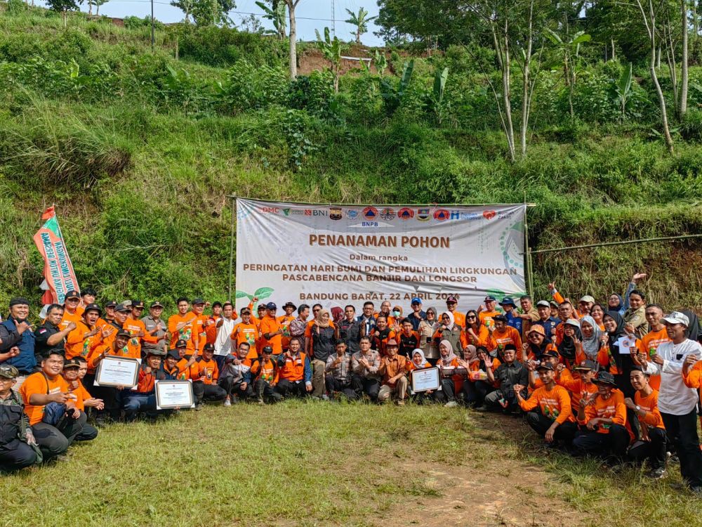 Peringati Hari Bumi, Ribuan Pohon Produktif Ditanam di Bandung Barat