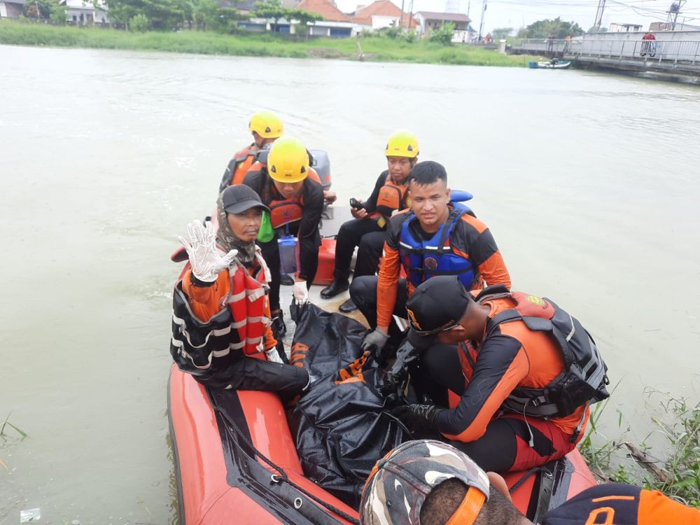 Tenggelam di DAS BKT Semarang, Penyelam Basarnas Temukan Suparman