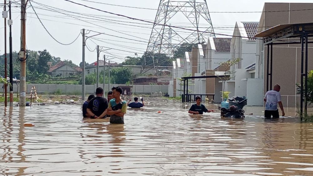 Banjir Rendam Rumah Warga Perumahan di Balaraja Tangerang