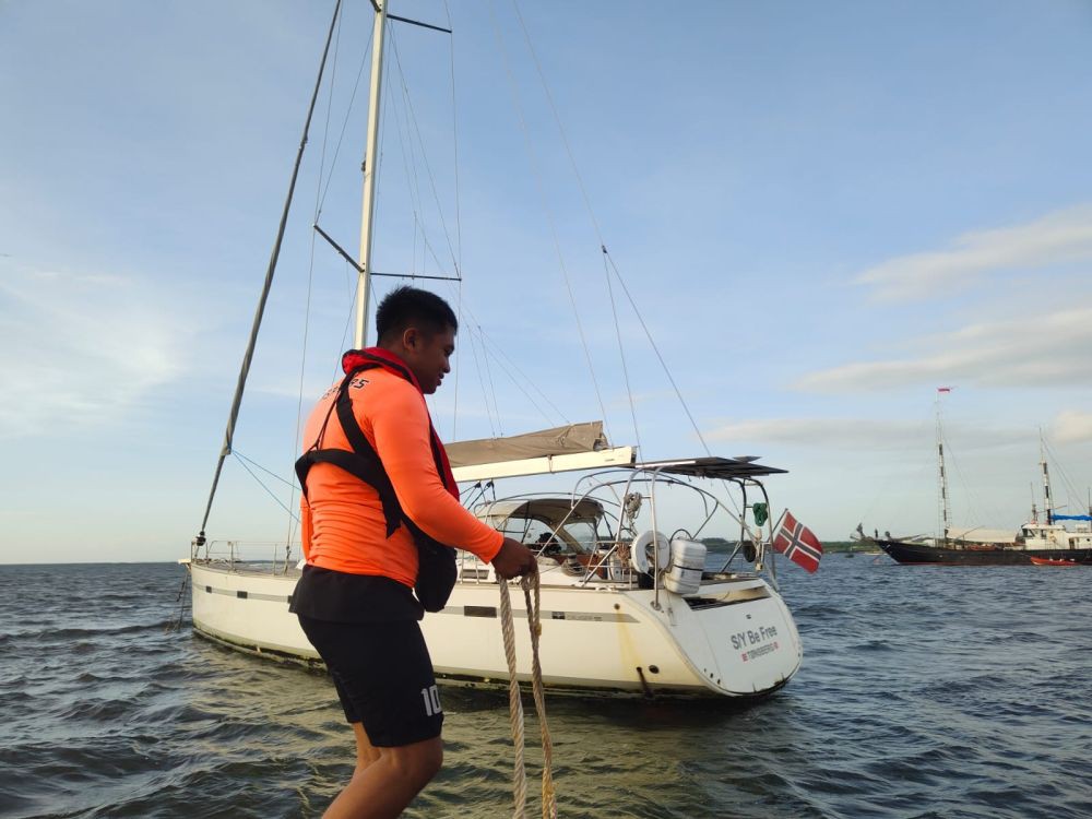 Yacht Berbendera Norwegia Mati Mesin Saat Merapat ke Bali