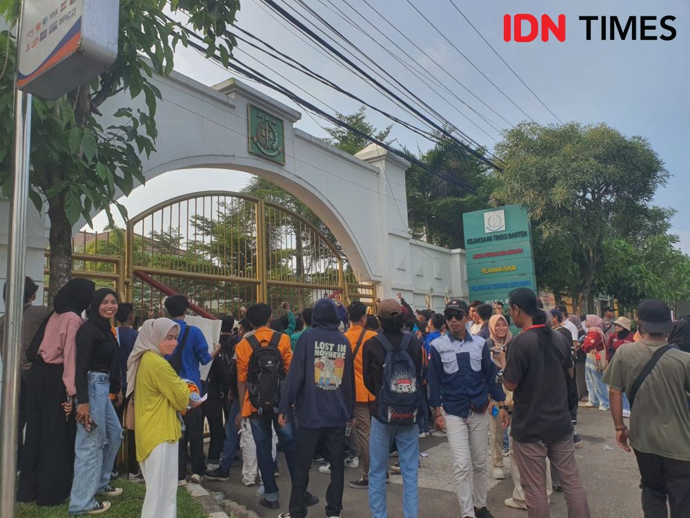 Geruduk Kejati Banten, Mahasiswa Pertanyakan Kasus Situ Ranca Gede
