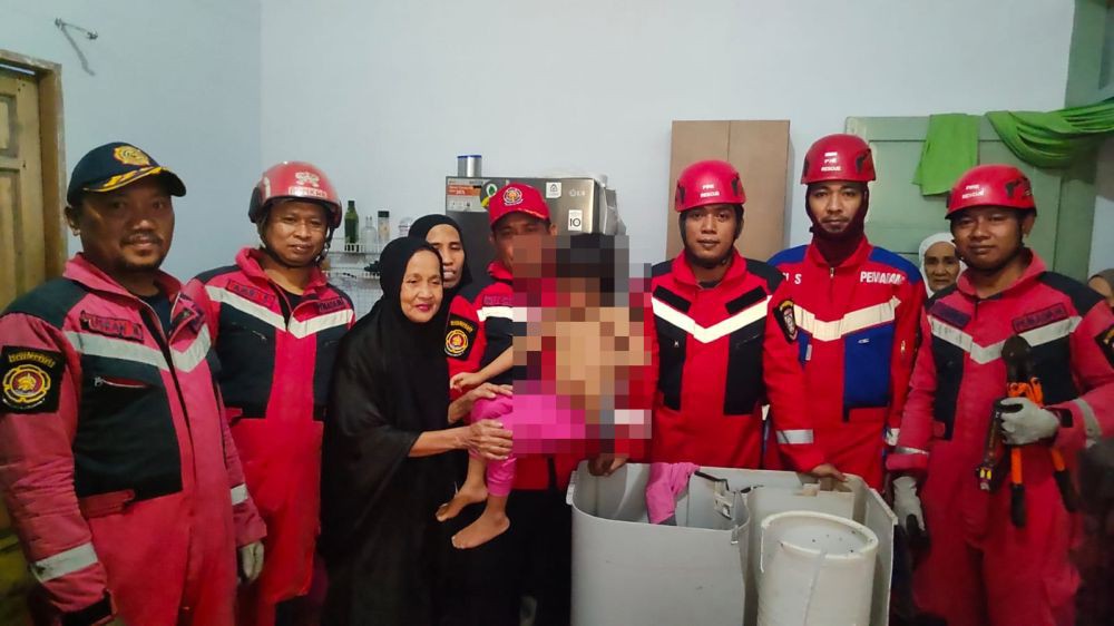 Seorang Anak di Makassar Terjebak dalam Mesin Cuci, Dievakuasi Damkar