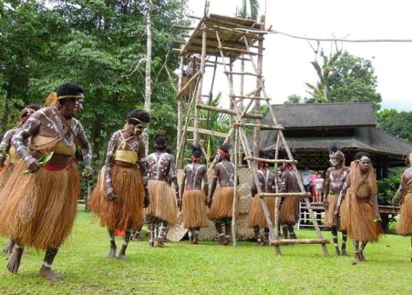 Tarian Suku Kamoro di Papua Tengah Kian Terancam Digilas Modernitas