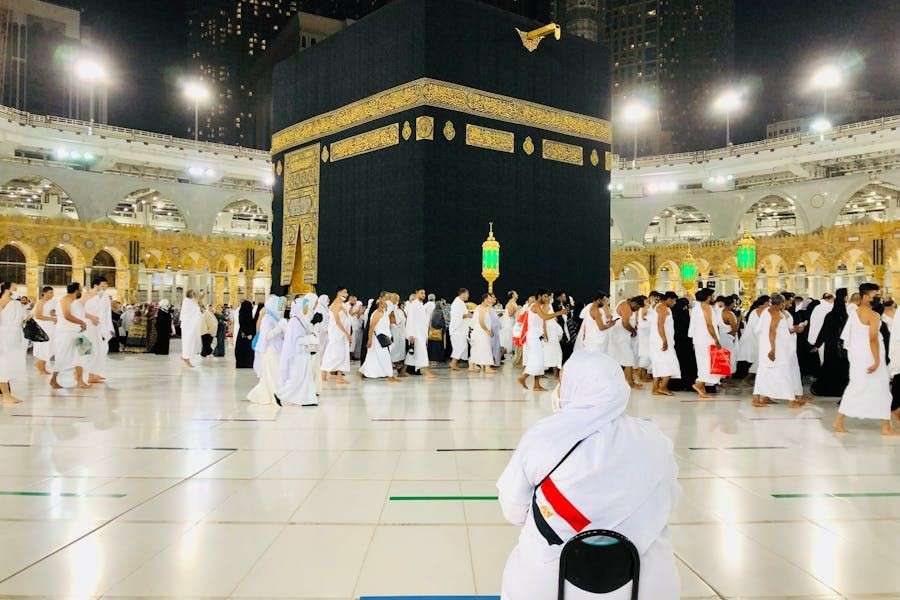 Apa Itu Umrah Backpacker? Apakah Termasuk Umrah Resmi?