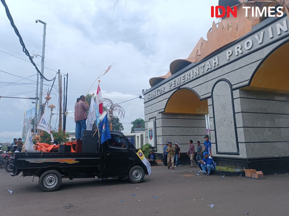 Aksi Hari Buruh di Lampung: Cabut Omnibuslaw hingga Tolak Upah Murah!