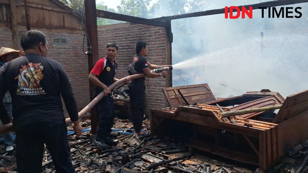 Dua Unit Rumah dan Satu Minibus di Bima Ludes Terbakar