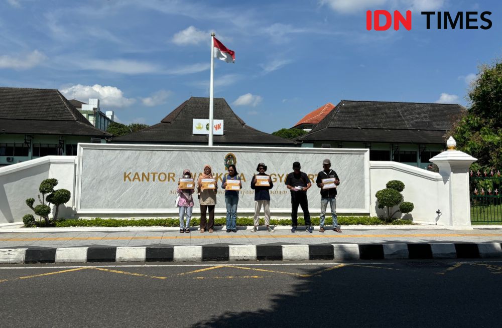 Aktivis Soroti Baliho Pj Wali Kota Yogyakarta Tutup Iklan PBB