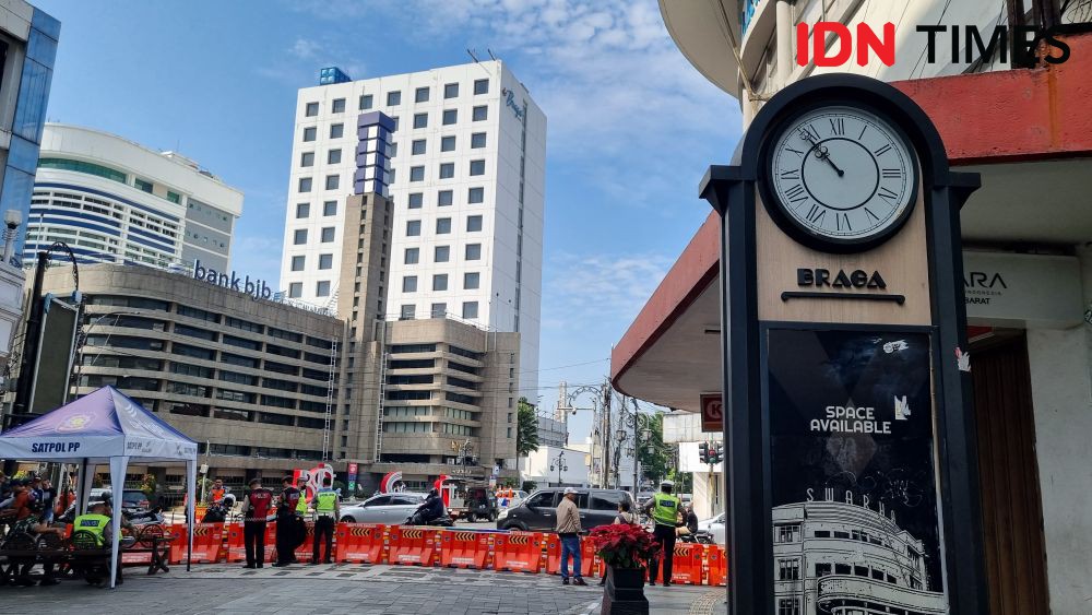 [FOTO] Braga Beken, Masyarakat Tumpah Ruah di Jantung Kota Bandung