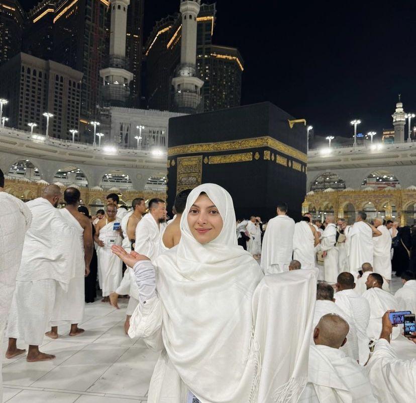 Potret Sarah Keihl Jalani Ibadah Umrah