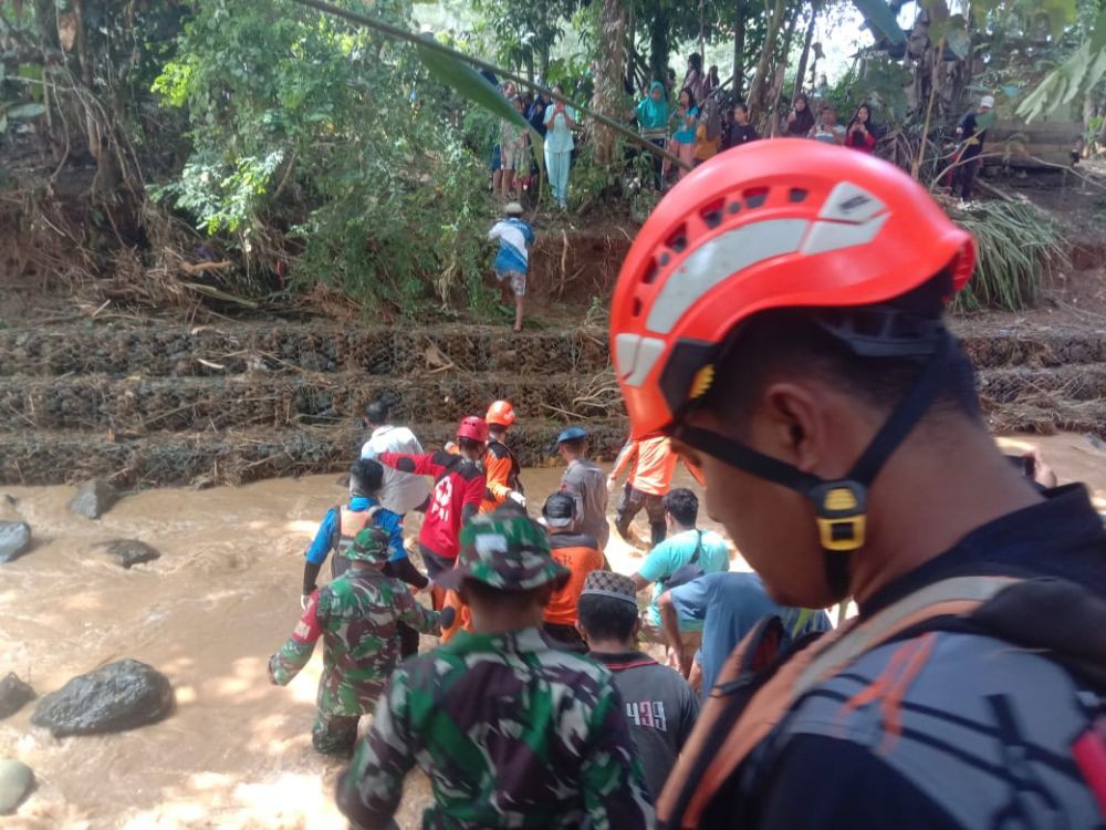 Tim SAR Temukan Jasad Anak Korban Banjir di Luwu Sulsel