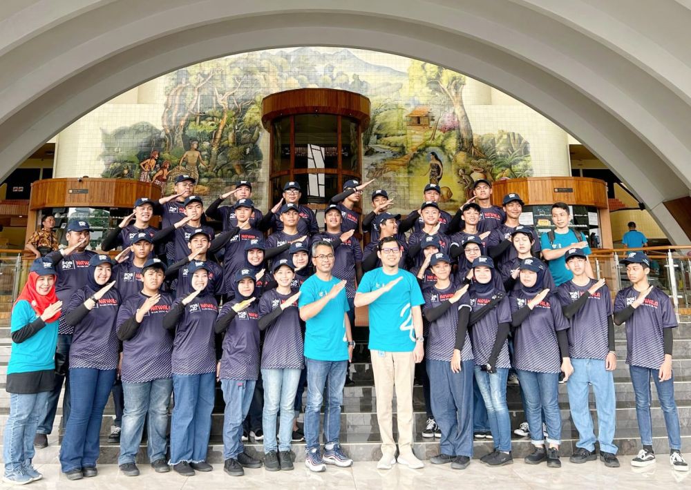 Nawala Marching Band PosIND Semarakkan HUT ke-26 Kementerian BUMN