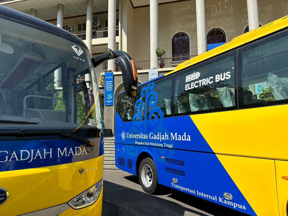 Dukung Energi Bersih, Kementerian Investasi Beri 3 Bus Listrik ke UGM