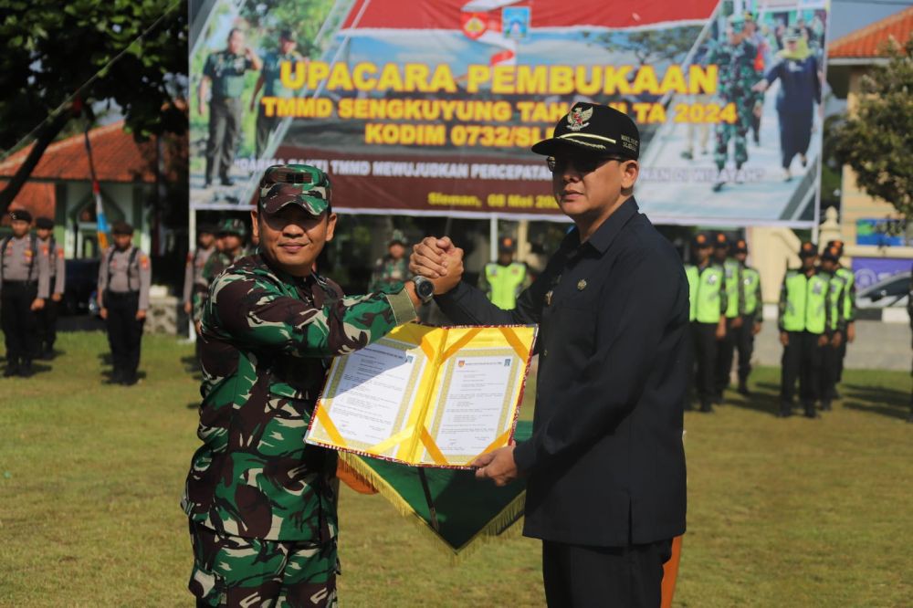 TNI Bersama Warga Sleman Bangun Talud dan Rumah Tak Layak Huni