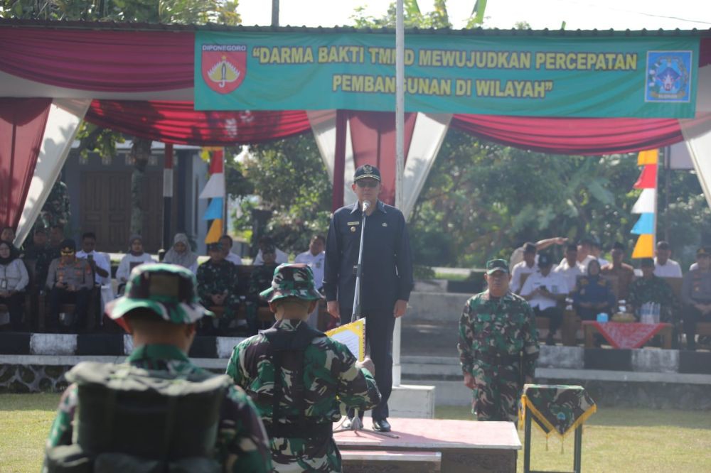TNI Bersama Warga Sleman Bangun Talud dan Rumah Tak Layak Huni