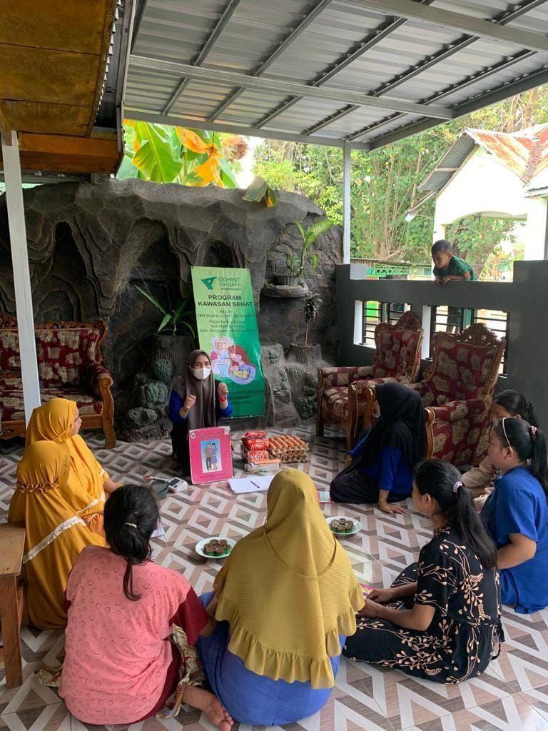 Viral Aksi Heroik Bidan di Sulsel Terjang Ombak dan Badai Antar Pasien