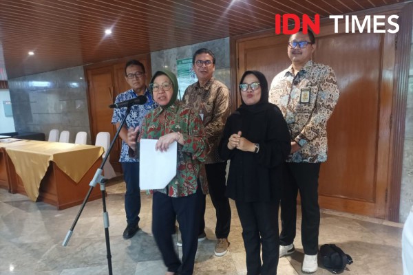 Risma Ngaku Belum Ada Tawaran Maju Pilgub DKI atau Jatim