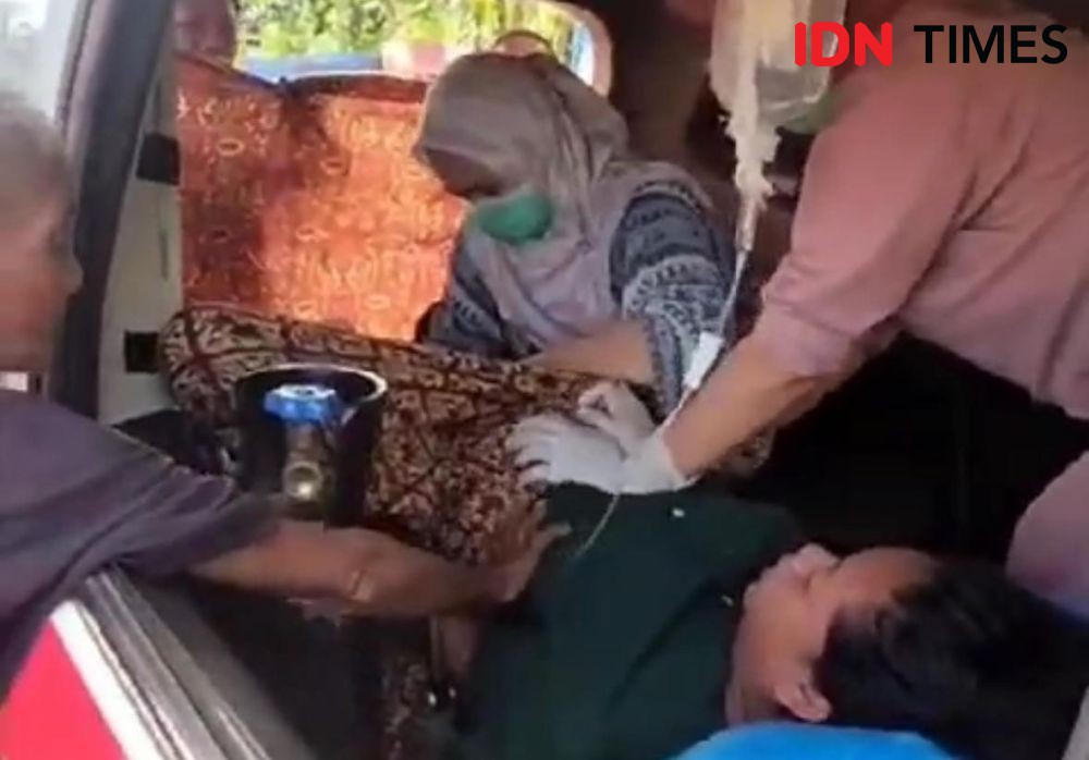 Jalan Rusak, Ibu di Ketapang Terpaksa Melahirkan di Mobil Ambulans