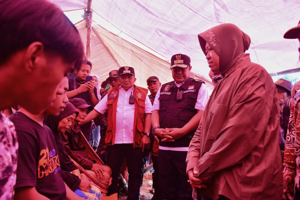 Jenguk Korban Bencana di Luwu, Mensos Janjikan Bantuan Sosial