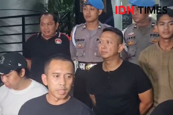 Polisi Amankan Barbuk Ganja Epy Kusnandar dan Yogi Gamblez