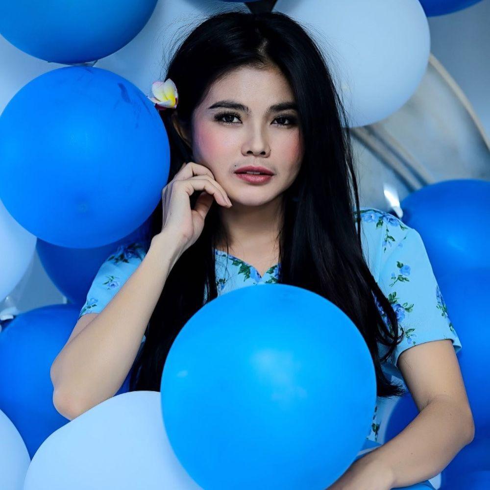 9 Inspirasi Makeup Simpel Karina Ranau, Istri Epy Kusnandar