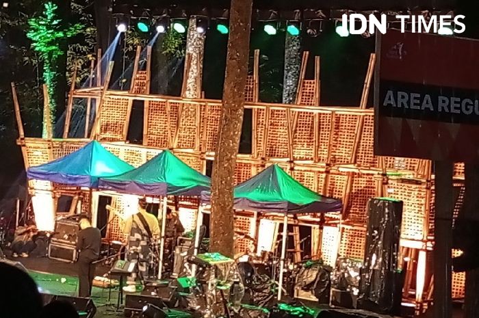 Lesehan, Penonton Nikmati Sajian Musik Berkelas Jazz Gunung Slamet