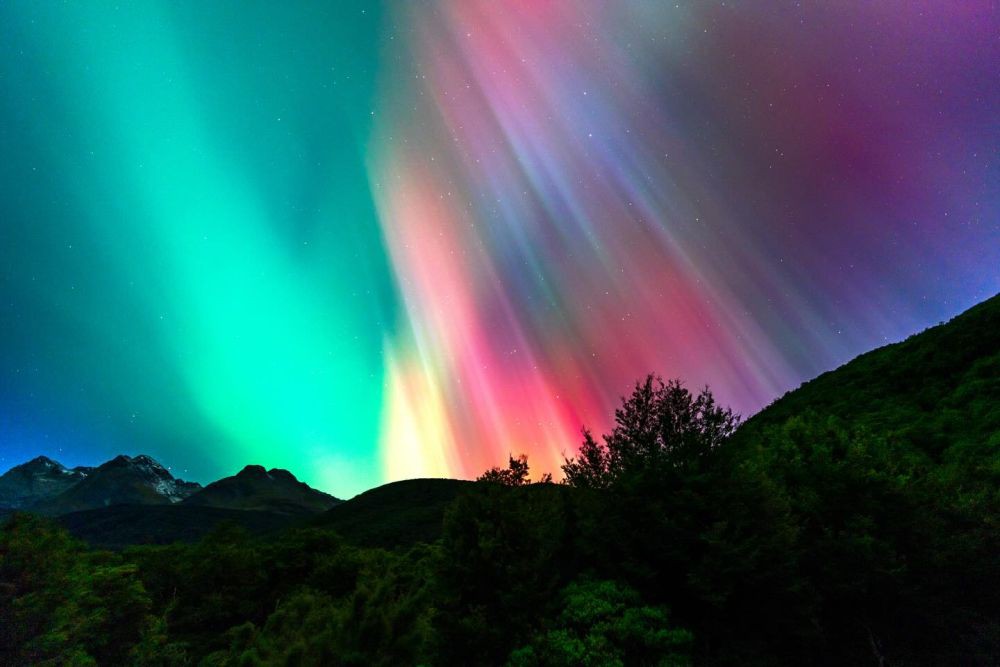 10 Potret Keindahan Aurora Australis, Cantiknya Bikin Gak Berkedip!